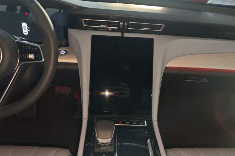 Used Hongqi H5 PHEV 2025 170 Super Hybrid Version Audio And AC Panel