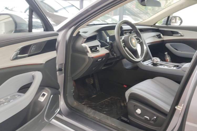 Used Hongqi H5 PHEV 2025 170 Super Hybrid Version Driver Seat