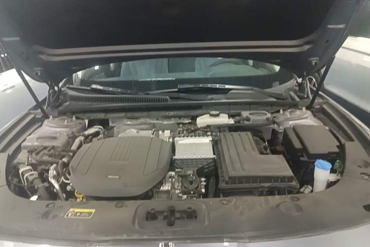 Used Hongqi H5 PHEV 2025 170 Super Hybrid Version Engine Bay