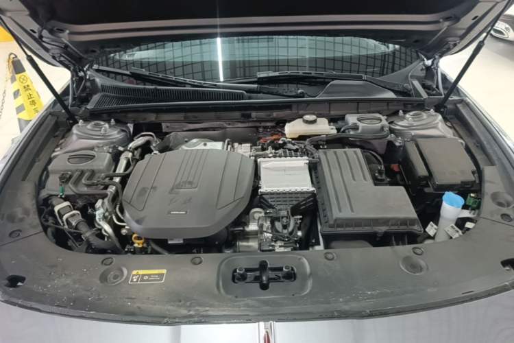 Used Hongqi H5 PHEV 2025 170 Super Hybrid Version Engine Bay