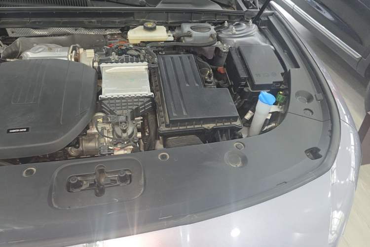 Used Hongqi H5 PHEV 2025 170 Super Hybrid Version Engine Bay Left