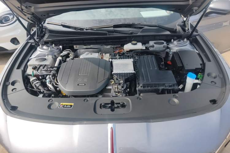 Used Hongqi H5 PHEV 2025 170 Super Hybrid Version Engine Bay