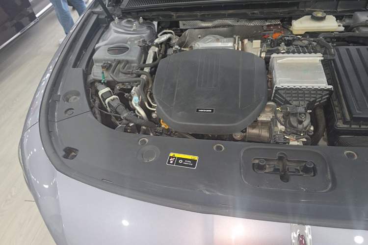 Used Hongqi H5 PHEV 2025 170 Super Hybrid Version Engine Bay Right