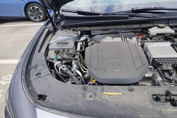 Used Hongqi H5 PHEV 2025 170 Super Hybrid Version Engine Bay Right