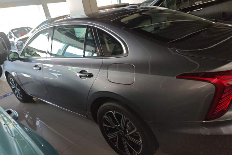 Used Hongqi H5 PHEV 2025 170 Super Hybrid Version Exterior 3