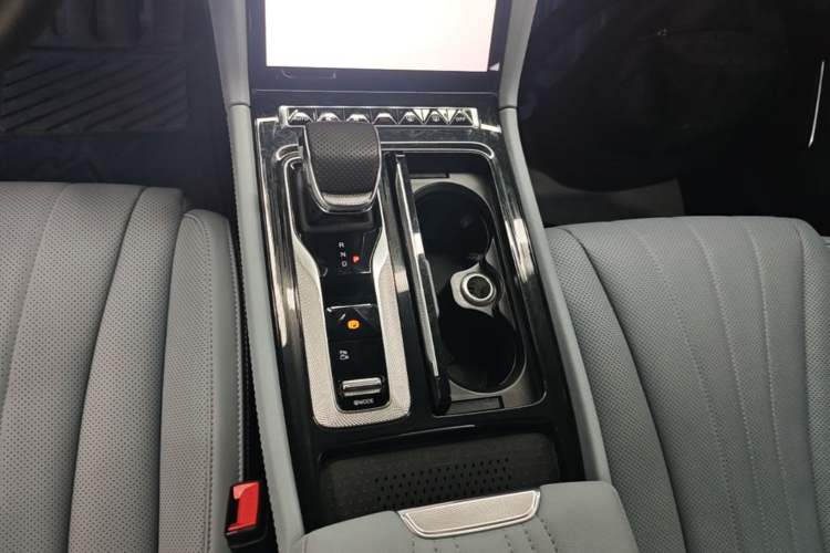 Used Hongqi H5 PHEV 2025 170 Super Hybrid Version Gear Lever