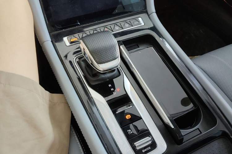Used Hongqi H5 PHEV 2025 170 Super Hybrid Version Gear Lever
