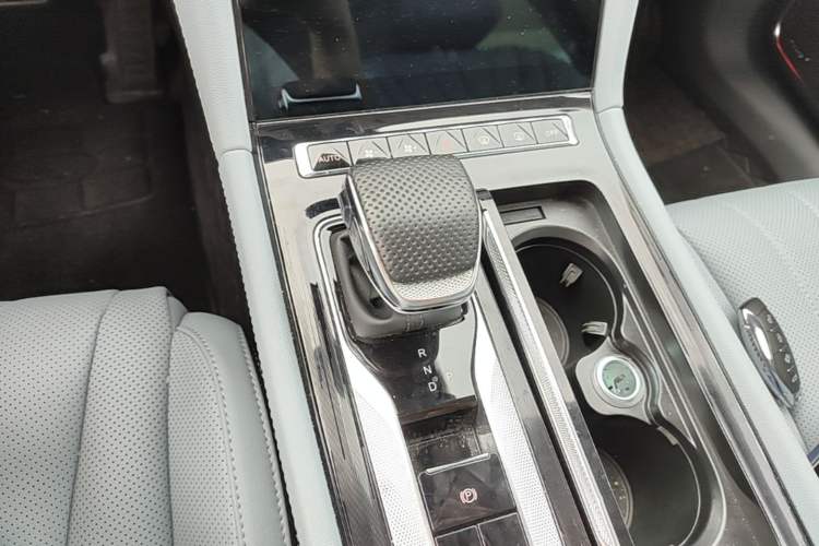 Used Hongqi H5 PHEV 2025 170 Super Hybrid Version Gear Lever