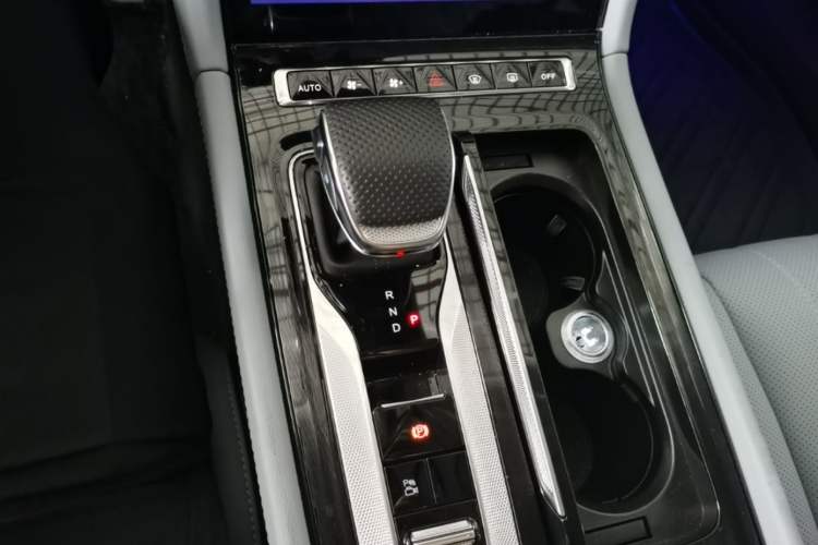 Used Hongqi H5 PHEV 2025 170 Super Hybrid Version Gear Lever