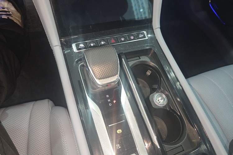 Used Hongqi H5 PHEV 2025 170 Super Hybrid Version Gear Lever