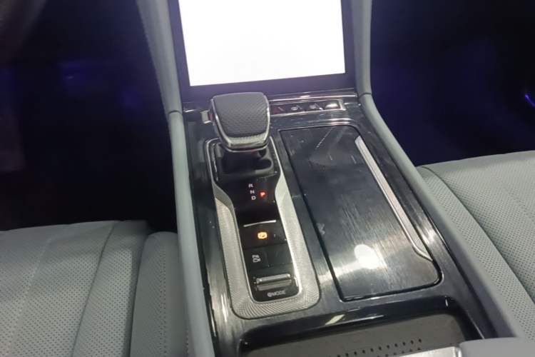 Used Hongqi H5 PHEV 2025 170 Super Hybrid Version Gear Lever