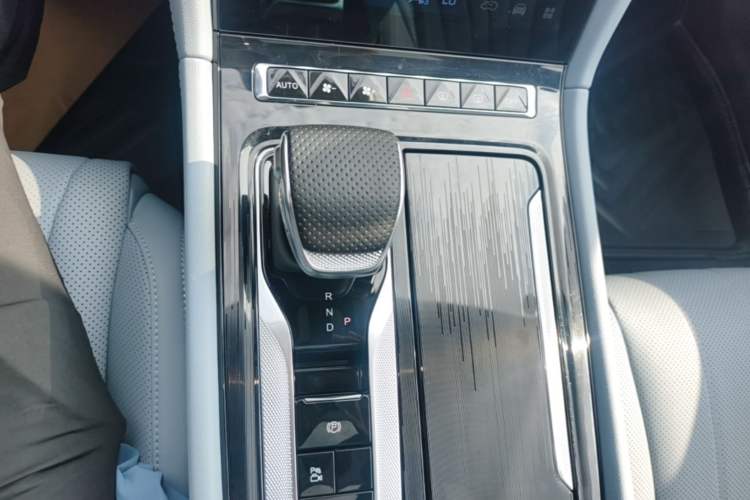 Used Hongqi H5 PHEV 2025 170 Super Hybrid Version Gear Lever
