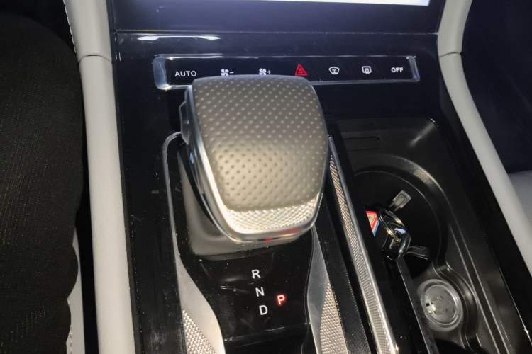 Used Hongqi H5 PHEV 2025 170 Super Hybrid Version Gear Lever