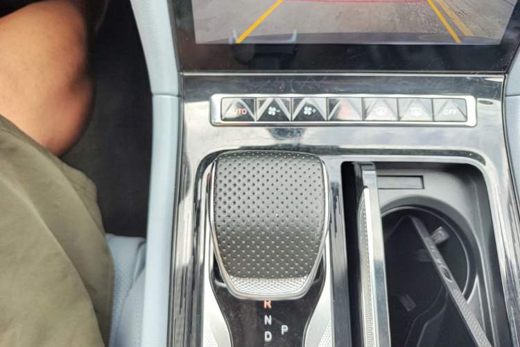 Used Hongqi H5 PHEV 2025 170 Super Hybrid Version Gear Lever