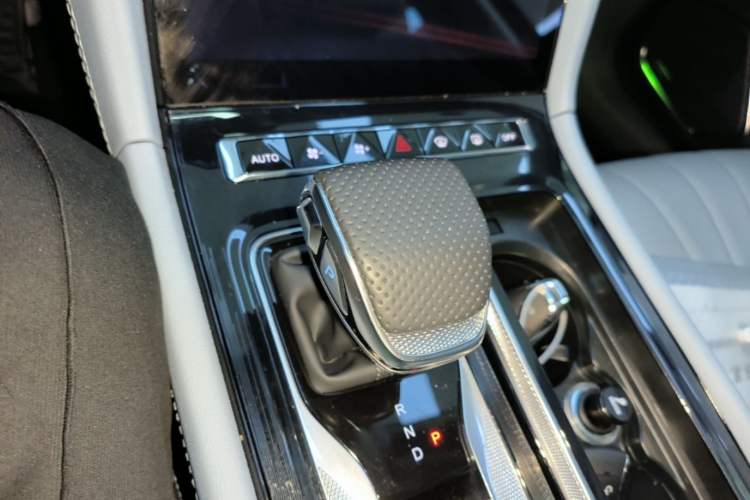 Used Hongqi H5 PHEV 2025 170 Super Hybrid Version Gear Lever