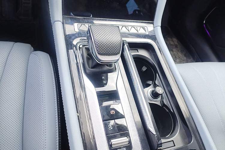 Used Hongqi H5 PHEV 2025 170 Super Hybrid Version Gear Lever