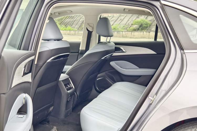 Used Hongqi H5 PHEV 2025 170 Super Hybrid Version Interior 1