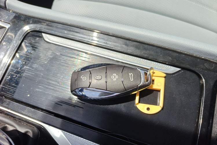 Used Hongqi H5 PHEV 2025 170 Super Hybrid Version Interior 1