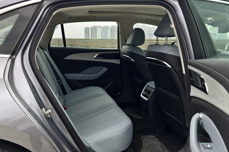 Used Hongqi H5 PHEV 2025 170 Super Hybrid Version Interior 3