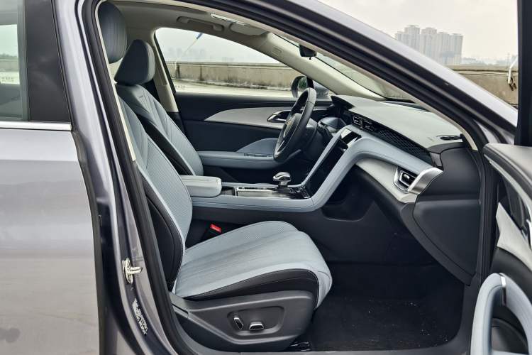 Used Hongqi H5 PHEV 2025 170 Super Hybrid Version Interior 4
