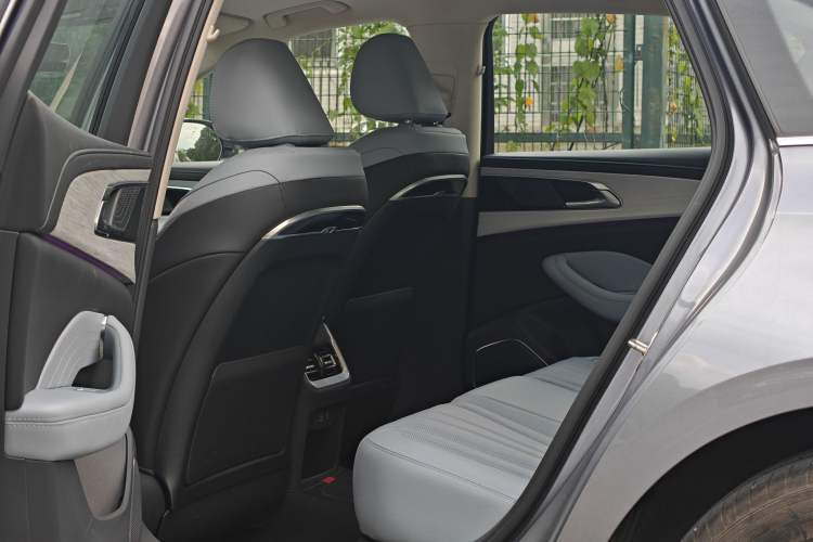 Used Hongqi H5 PHEV 2025 170 Super Hybrid Version Interior 4