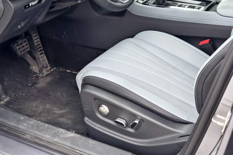 Used Hongqi H5 PHEV 2025 170 Super Hybrid Version Left Front Seat