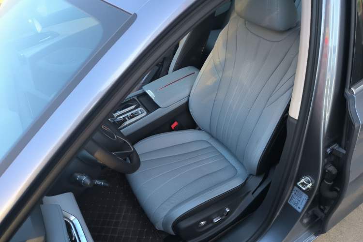 Used Hongqi H5 PHEV 2025 170 Super Hybrid Version Left Front Seat