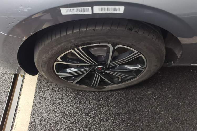 Used Hongqi H5 PHEV 2025 170 Super Hybrid Version Left Front Wheel Hub