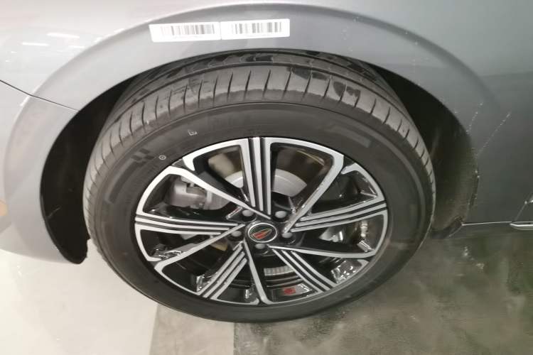 Used Hongqi H5 PHEV 2025 170 Super Hybrid Version Left Front Wheel Hub