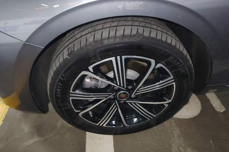 Used Hongqi H5 PHEV 2025 170 Super Hybrid Version Left Front Wheel Hub