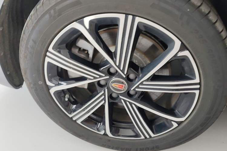 Used Hongqi H5 PHEV 2025 170 Super Hybrid Version Left Front Wheel Hub