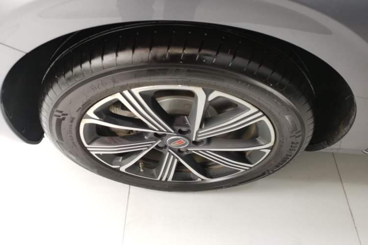 Used Hongqi H5 PHEV 2025 170 Super Hybrid Version Left Front Wheel Hub