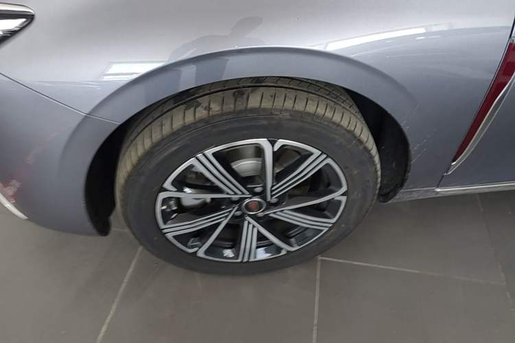 Used Hongqi H5 PHEV 2025 170 Super Hybrid Version Left Front Wheel Hub