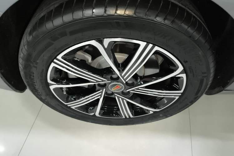 Used Hongqi H5 PHEV 2025 170 Super Hybrid Version Left Front Wheel Hub