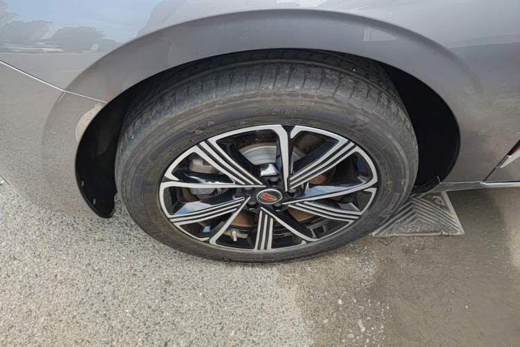 Used Hongqi H5 PHEV 2025 170 Super Hybrid Version Left Front Wheel Hub