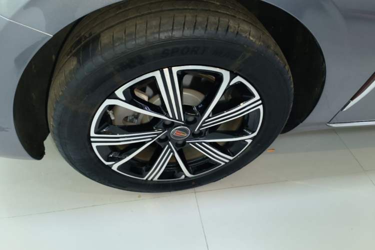 Used Hongqi H5 PHEV 2025 170 Super Hybrid Version Left Front Wheel Hub