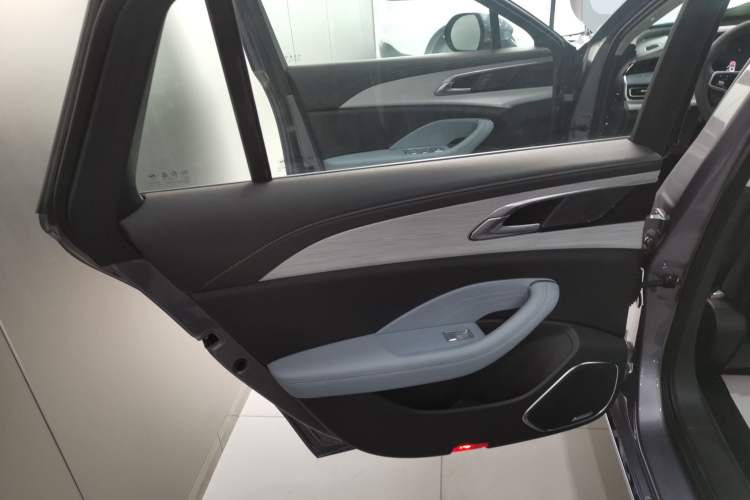 Used Hongqi H5 PHEV 2025 170 Super Hybrid Version Left Rear Door Interior