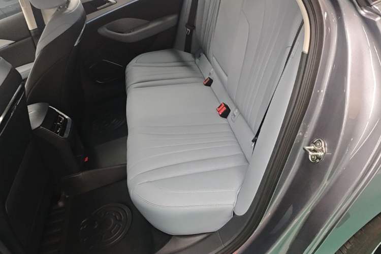 Used Hongqi H5 PHEV 2025 170 Super Hybrid Version Left Rear Seat