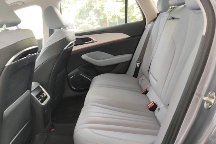 Used Hongqi H5 PHEV 2025 170 Super Hybrid Version Left Rear Seat