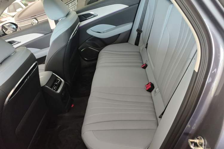 Used Hongqi H5 PHEV 2025 170 Super Hybrid Version Left Rear Seat