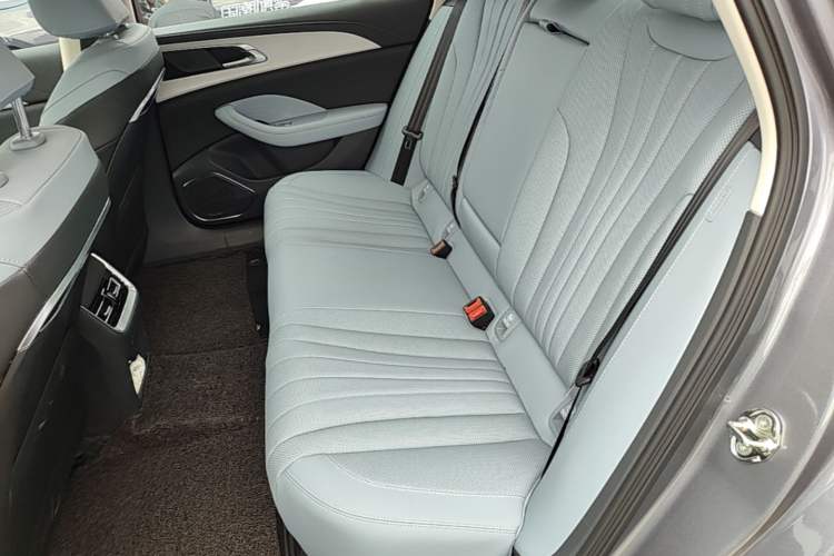 Used Hongqi H5 PHEV 2025 170 Super Hybrid Version Left Rear Seat