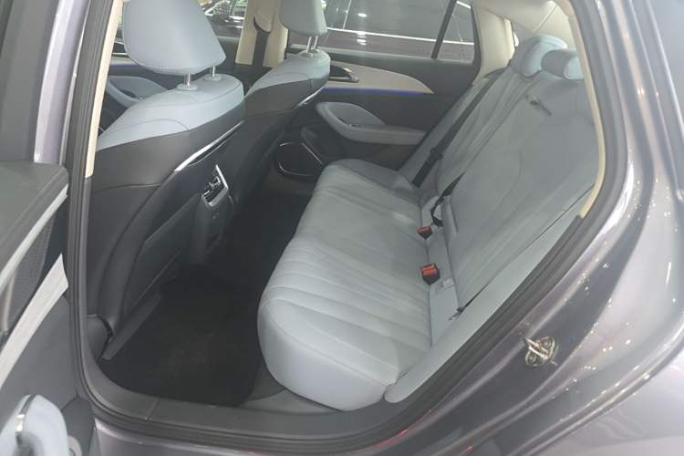 Used Hongqi H5 PHEV 2025 170 Super Hybrid Version Left Rear Seat