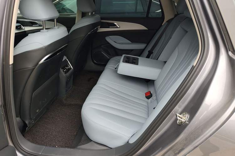 Used Hongqi H5 PHEV 2025 170 Super Hybrid Version Left Rear Seat