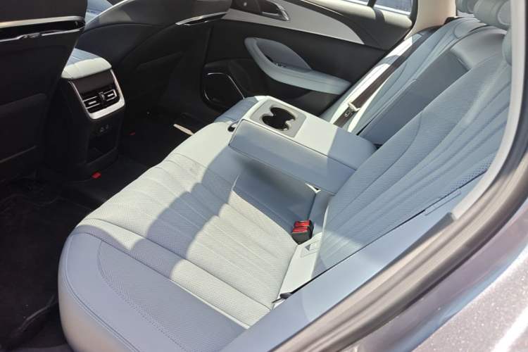 Used Hongqi H5 PHEV 2025 170 Super Hybrid Version Left Rear Seat
