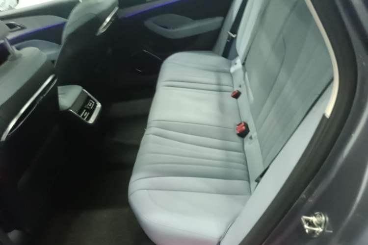Used Hongqi H5 PHEV 2025 170 Super Hybrid Version Left Rear Seat