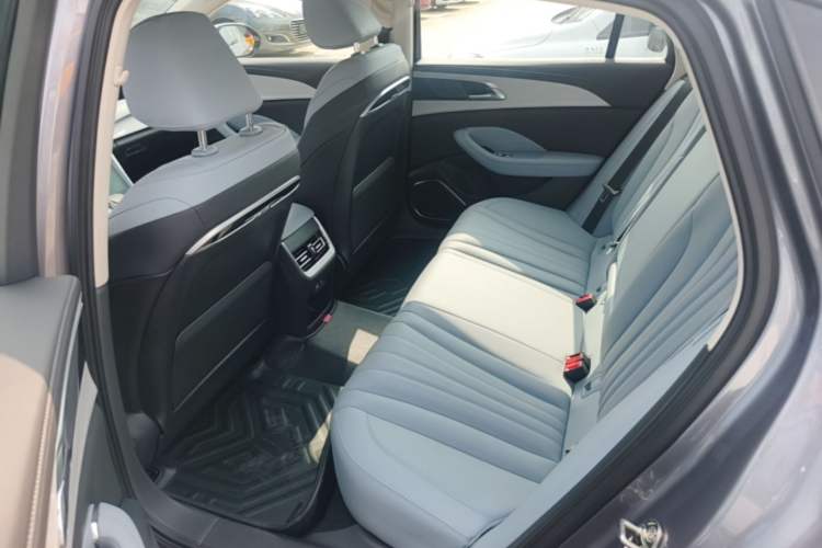 Used Hongqi H5 PHEV 2025 170 Super Hybrid Version Left Rear Seat