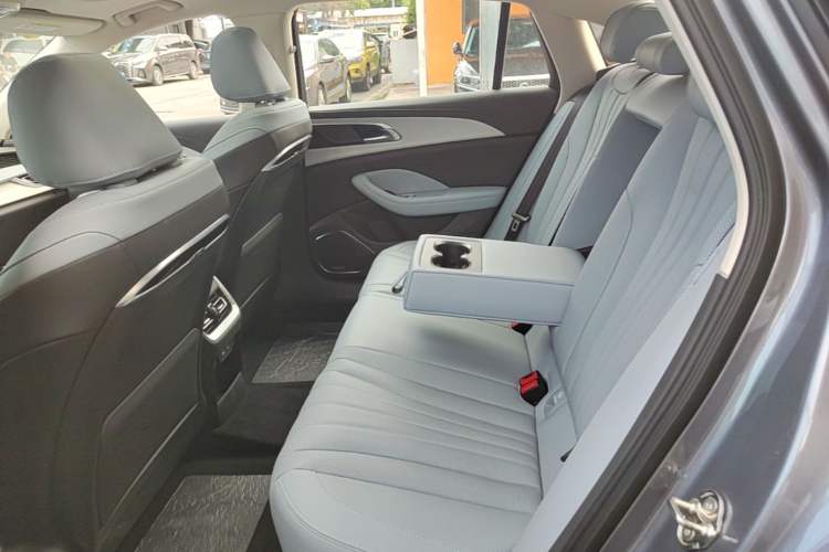 Used Hongqi H5 PHEV 2025 170 Super Hybrid Version Left Rear Seat