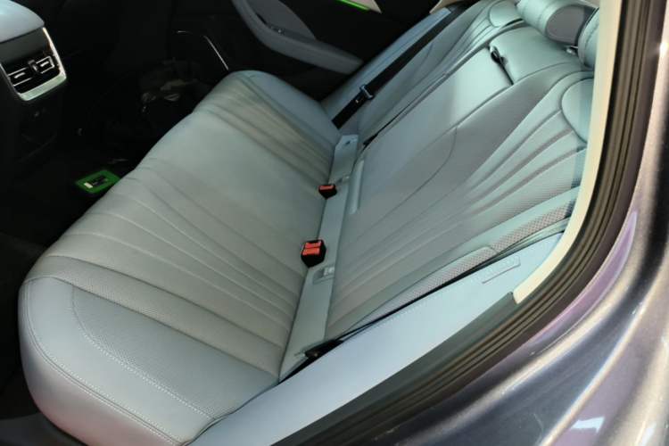 Used Hongqi H5 PHEV 2025 170 Super Hybrid Version Left Rear Seat