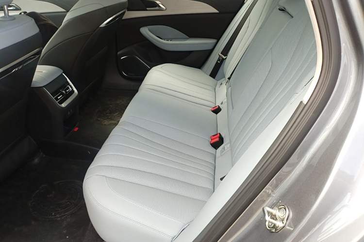 Used Hongqi H5 PHEV 2025 170 Super Hybrid Version Left Rear Seat