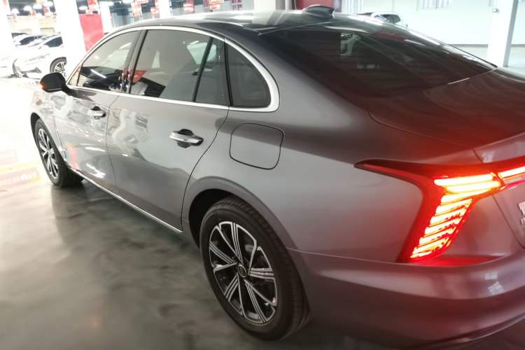 Used Hongqi H5 PHEV 2025 170 Super Hybrid Version Left Side